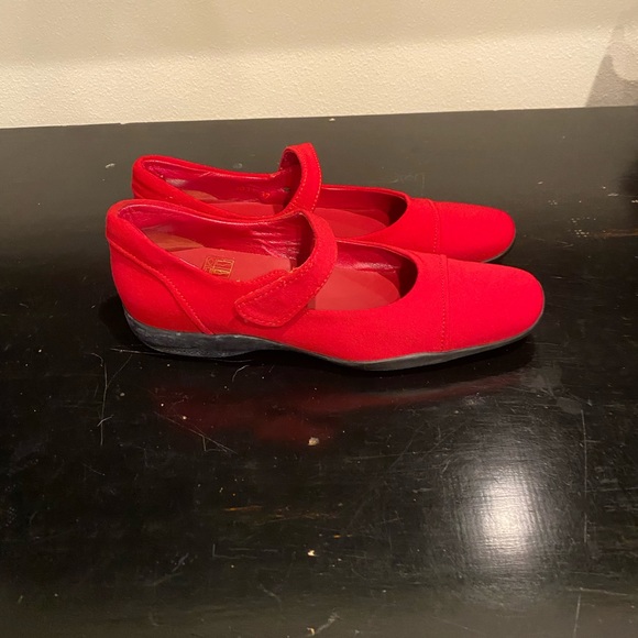 PRADA NWT VINTAGE MARYJANE RED FABRIC Size-7.5 - Picture 7 of 10